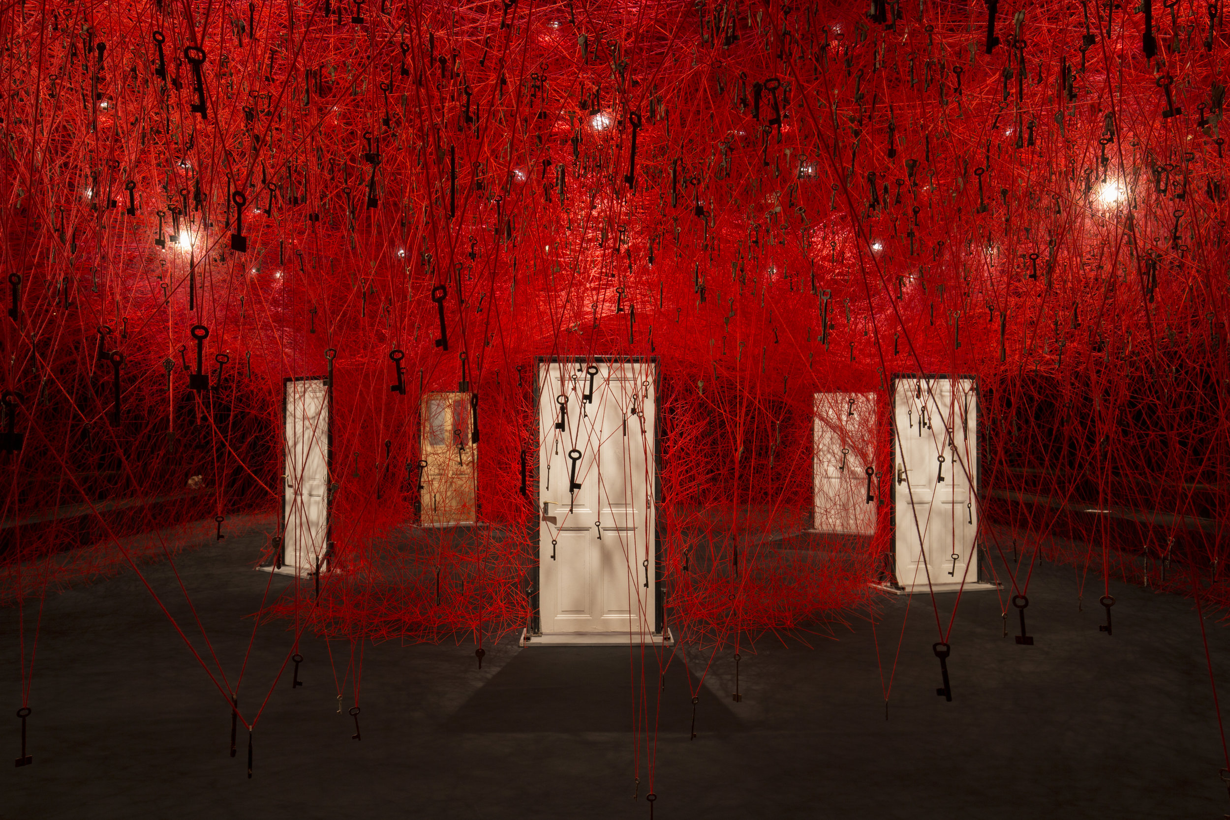 塩田千春　SHIOTA CHIHARU  Hatje cantz CHIHARU SHIOTA–塩田千春